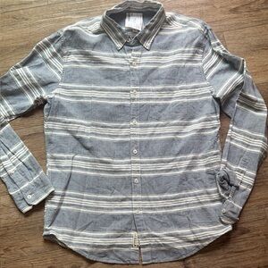 Men’s AE button down shirt